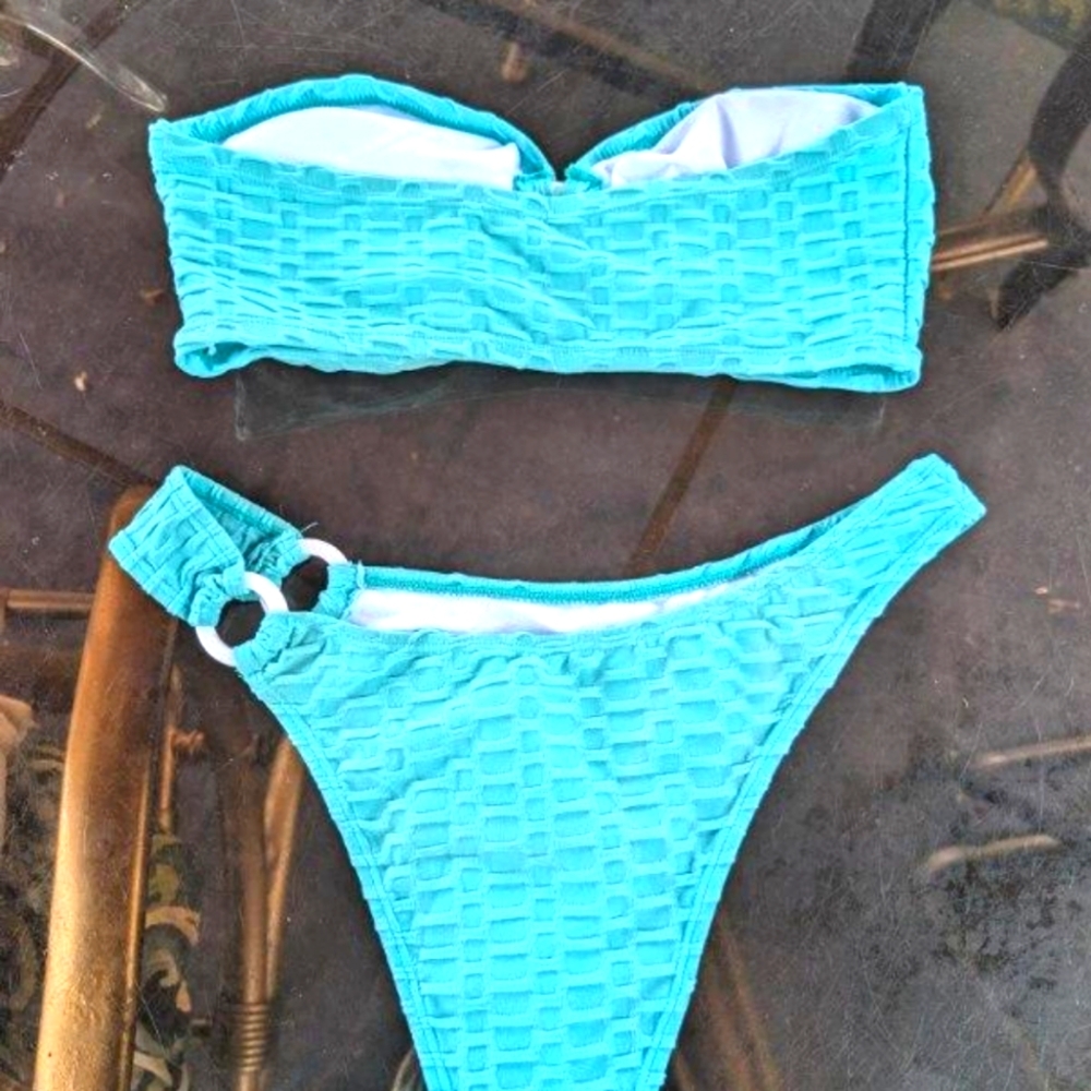 Bikini - Picture 2 of 2